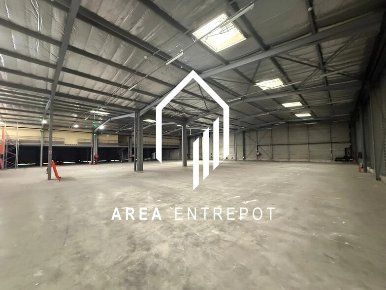 Industrial in Aix-en-Provence for lease - Interior Photo - Image 1 of 9
