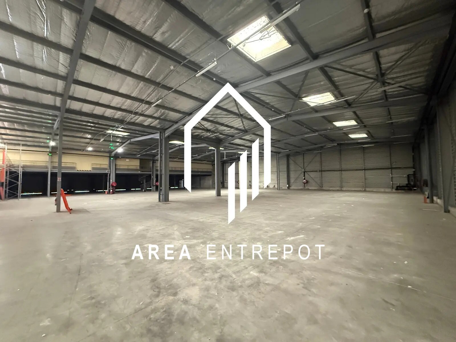 Industrial in Aix-en-Provence for lease Interior Photo- Image 1 of 10