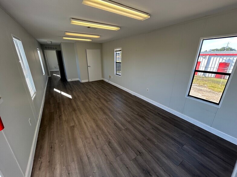 721 Lakeside Dr, Mobile, AL à louer - Photo du bâtiment - Image 3 de 11