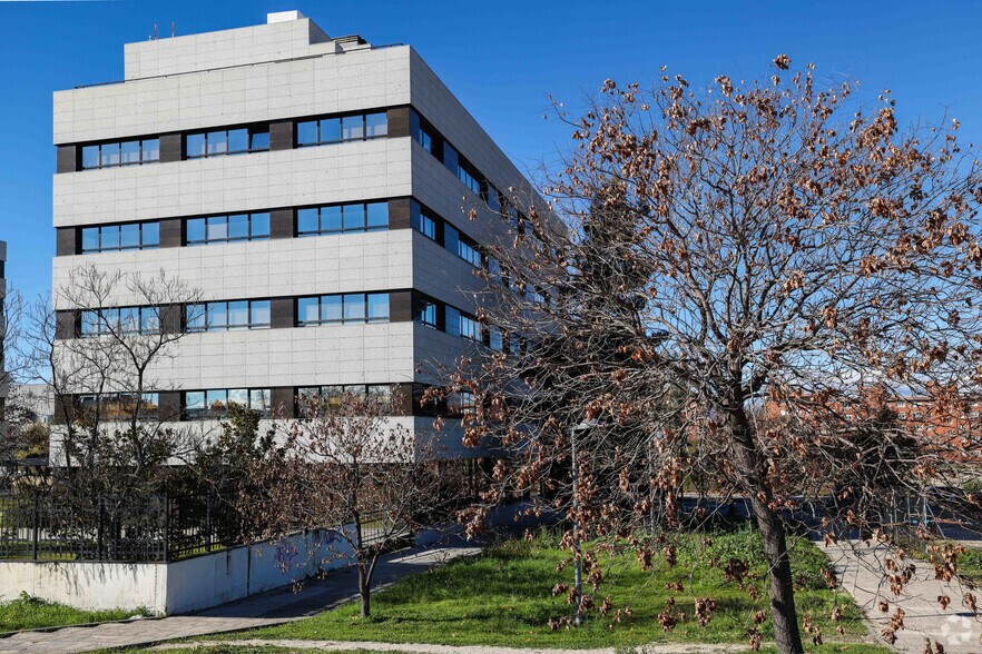 Calle Poeta Rafael Morales, 2, San Sebastián de los Reyes, Madrid for lease - Primary Photo - Image 1 of 7