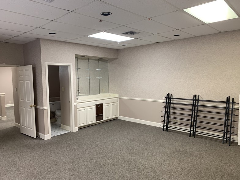 4710 Shavano Oak, San Antonio, TX for lease - Interior Photo - Image 3 of 8