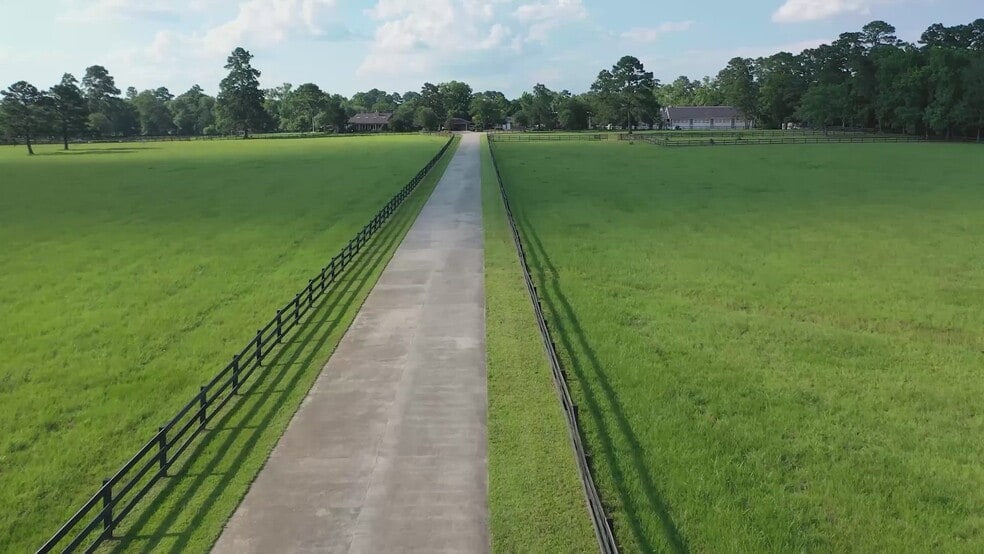 31626 Dobbin Huffsmith Rd, Magnolia, TX for sale - Commercial Listing Video - Image 2 of 10
