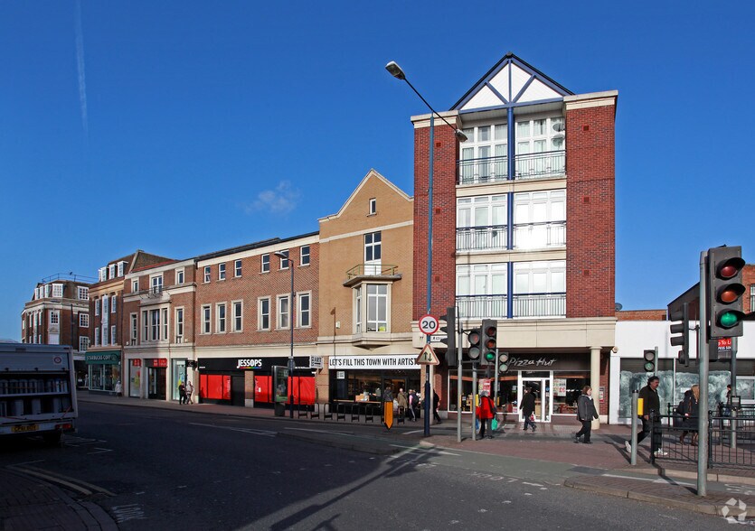 103 Clarence St, Kingston Upon Thames à vendre - Photo du bâtiment - Image 2 de 3