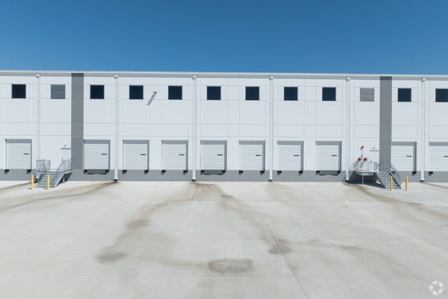 10055 W Lake Houston Pky, Houston, TX for lease - Building Photo - Image 3 of 4