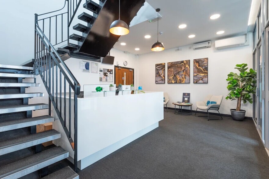 326-338 Molesey Rd, Walton On Thames à louer - Photo intérieure - Image 3 de 17