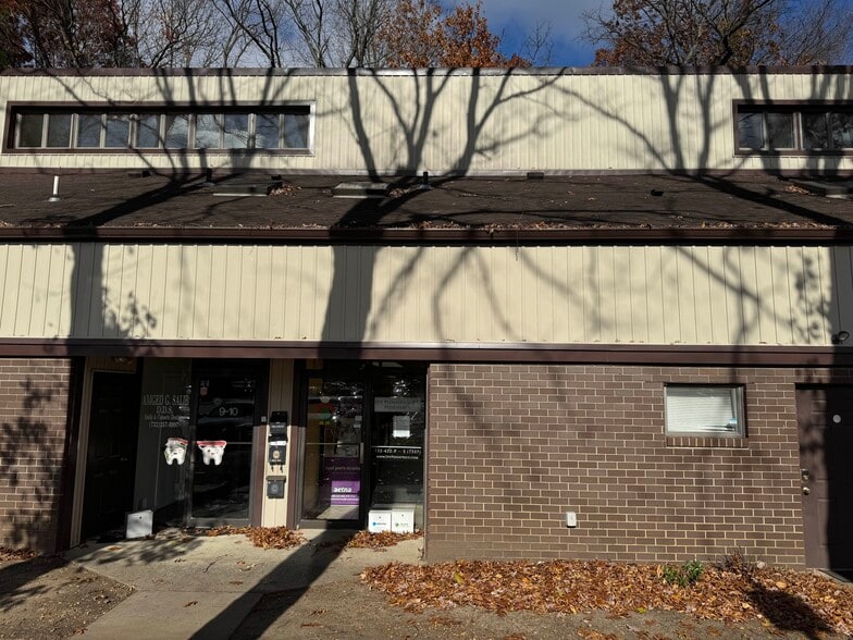 5-10 Brunswick Woods Dr, East Brunswick, NJ for lease - Building Photo - Image 1 of 9
