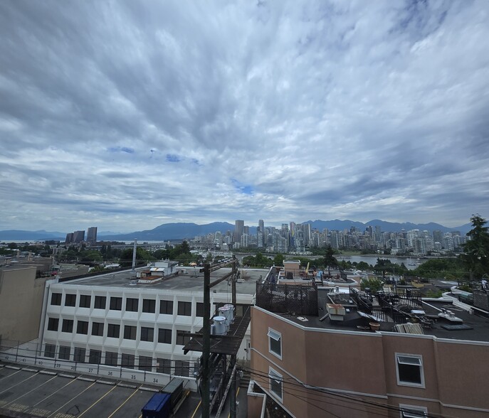 1055 Broadway W, Vancouver, BC for lease - Building Photo - Image 2 of 12