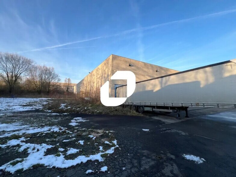 Bureau dans Roncq à louer - Photo du bâtiment - Image 2 de 17