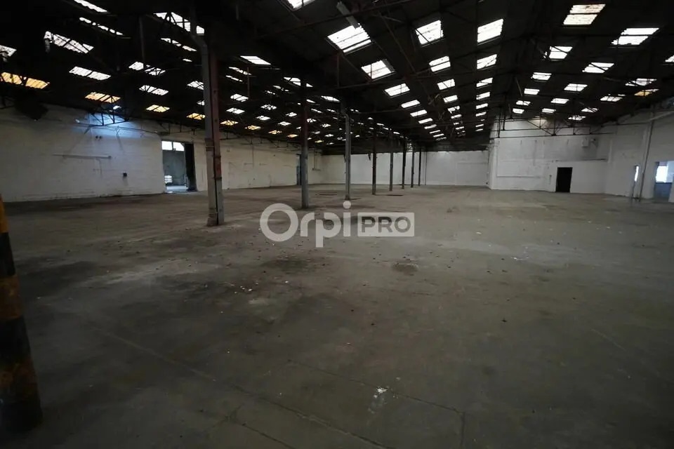 Industrial in Chevigny-Saint-Sauveur for sale Interior Photo- Image 1 of 8
