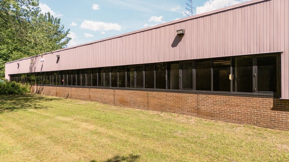 890 Island Lake Rd NW, Kalkaska, MI à vendre - Photo du bâtiment - Image 2 de 13