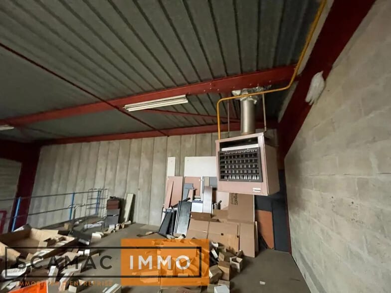 Office in Bondoufle for lease - Interior Photo - Image 2 of 5