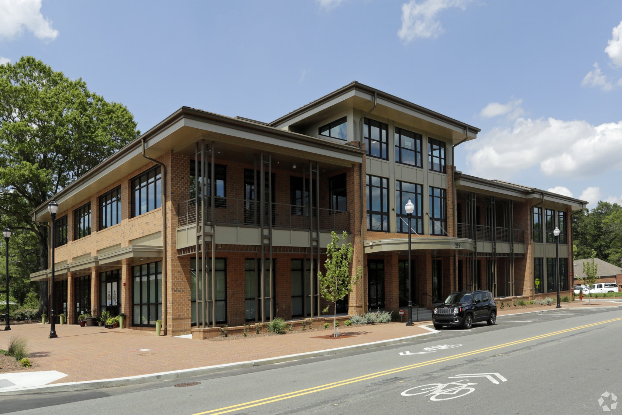 215 E Chatham St, Cary, NC for lease Primary Photo- Image 1 of 8
