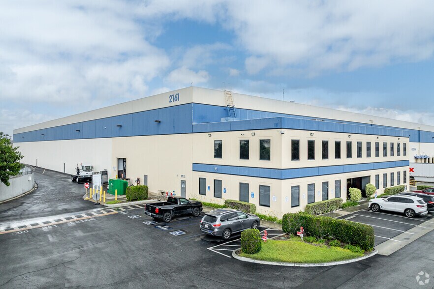 2161 E Dominguez St, Long Beach, CA à louer - Photo principale - Image 2 de 6