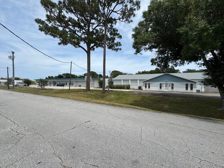 1826 Baldwin St, Rockledge, FL à vendre - Photo du bâtiment - Image 2 de 21