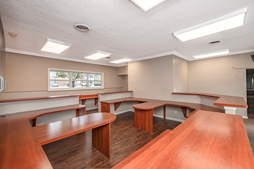 4163 Crescent Dr, Saint Louis, MO à vendre - Photo du bâtiment - Image 3 de 40