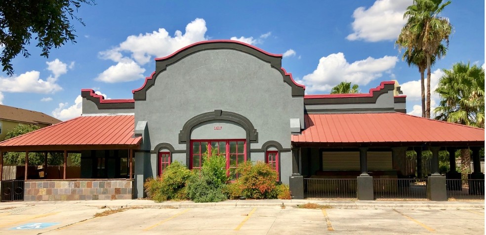 Retail in San Marcos, TX for sale - Primary Photo - Image 1 of 1