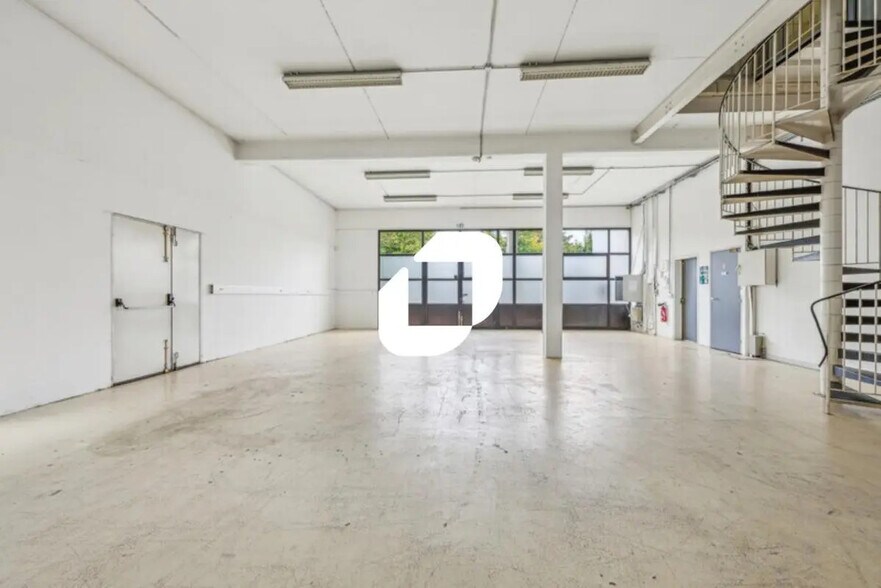 Bureau dans Lognes à louer - Photo du bâtiment - Image 3 de 14