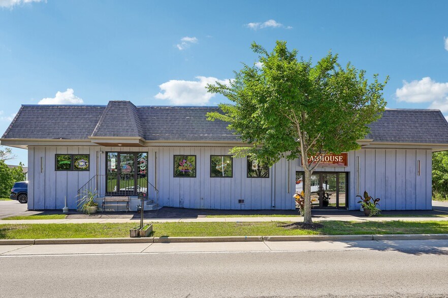 S76W17745 Janesville Rd, Muskego, WI à vendre - Photo du bâtiment - Image 1 de 46