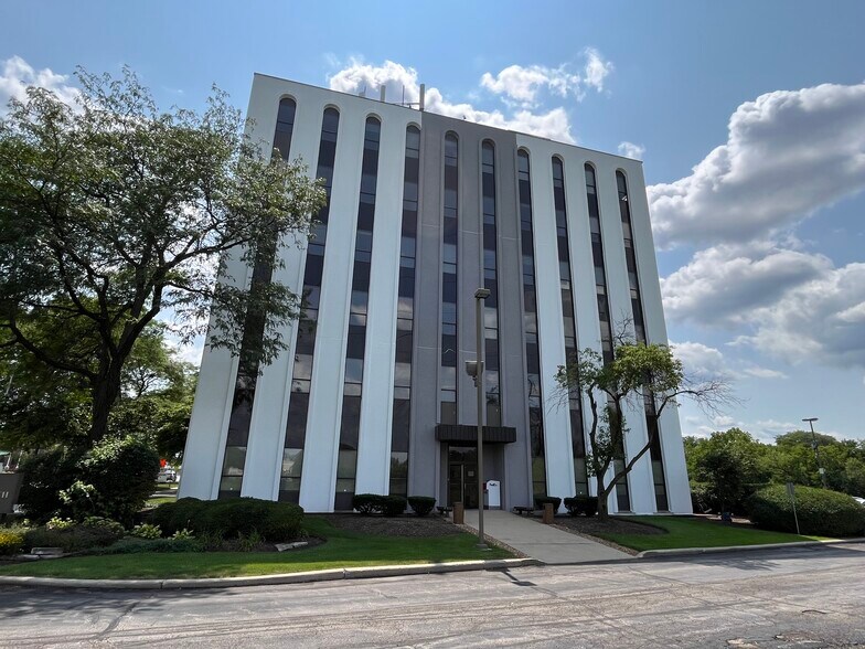 1444 N Farnsworth Ave, Aurora, IL à louer - Photo du bâtiment - Image 1 de 4