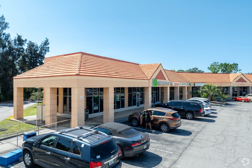 13971 N Cleveland Ave, North Fort Myers, FL à louer - Photo principale - Image 1 de 27