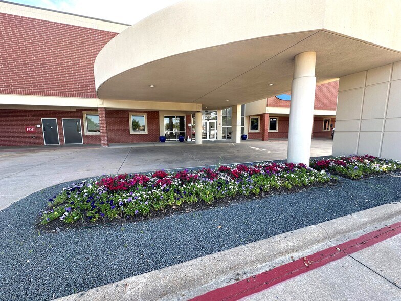 4001 Preston Ave, Pasadena, TX à louer - Photo du bâtiment - Image 3 de 8