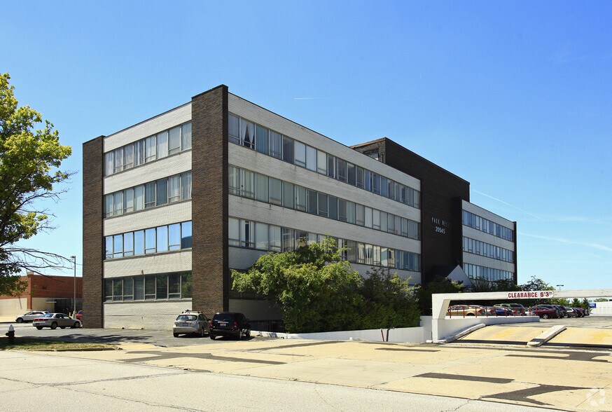 20545 Center Ridge Rd, Rocky River, OH à louer - Photo du bâtiment - Image 1 de 6