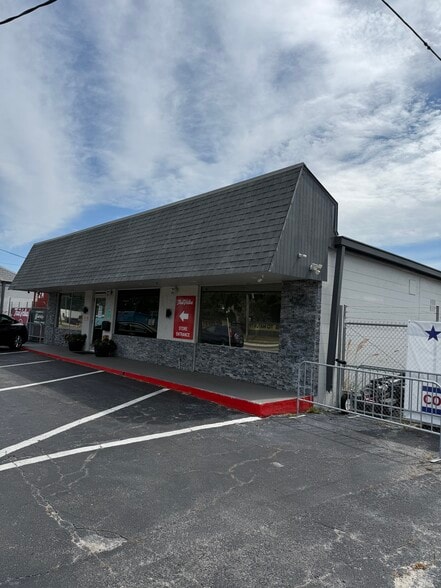 9511 N Nebraska Ave, Tampa, FL à vendre - Photo du bâtiment - Image 2 de 11