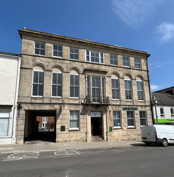 27 Fore St, Chard à louer - Photo du bâtiment - Image 1 de 9