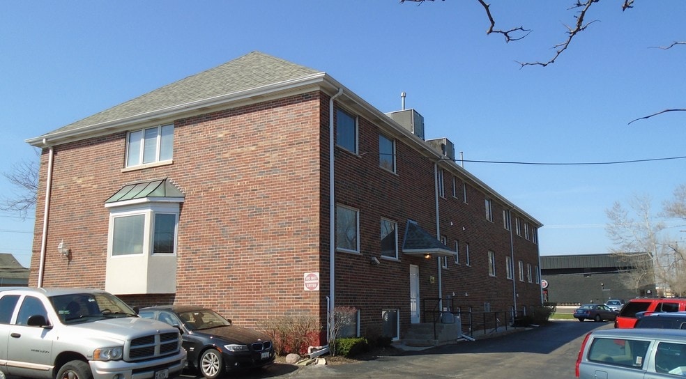 655 Rockland Rd, Lake Bluff, IL for sale - Building Photo - Image 3 of 12
