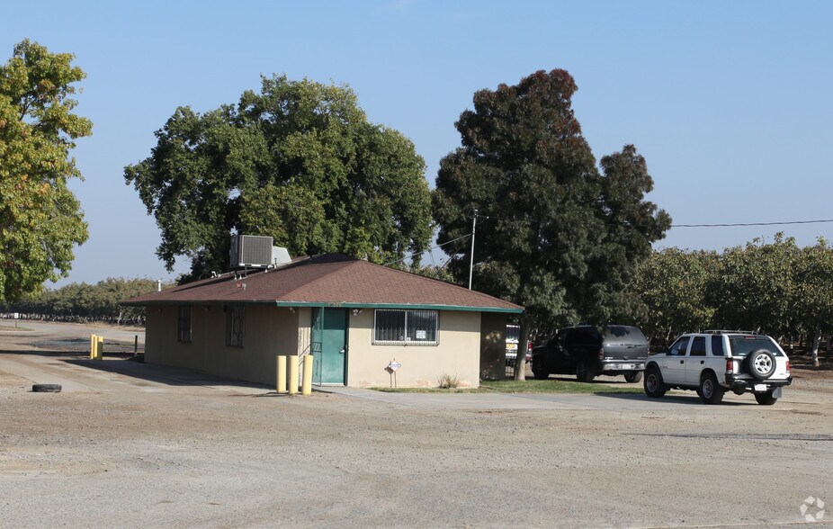 10386 Iona Ave, Hanford, CA à vendre - Photo du bâtiment - Image 3 de 3