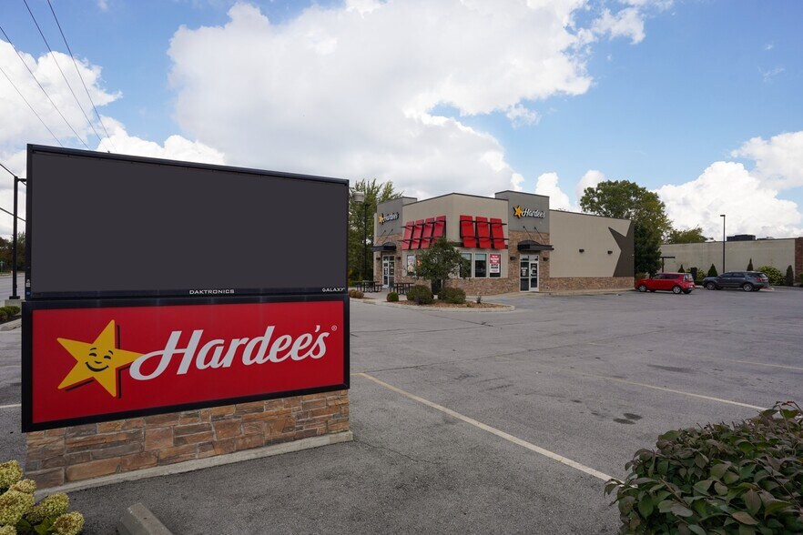 2720 Maplecrest Rd, Fort Wayne, IN à vendre - Photo du bâtiment - Image 2 de 4