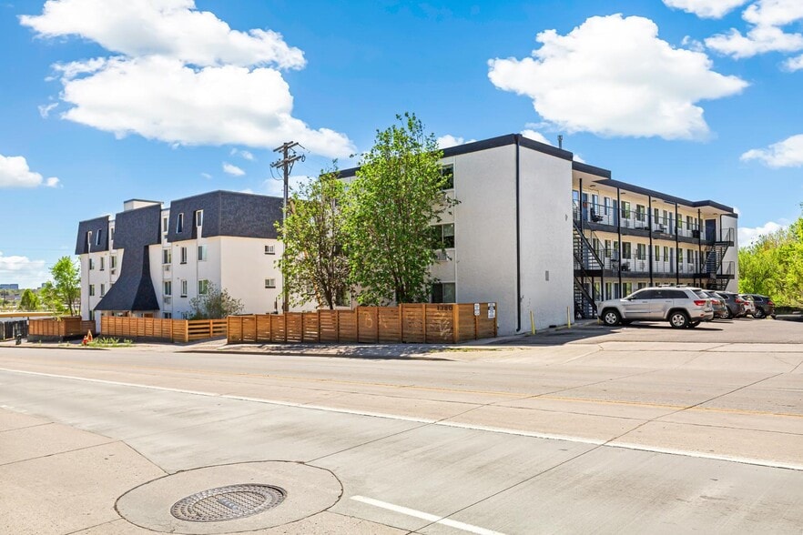 1380 W Mississippi Ave, Denver, CO à vendre - Photo du bâtiment - Image 3 de 31