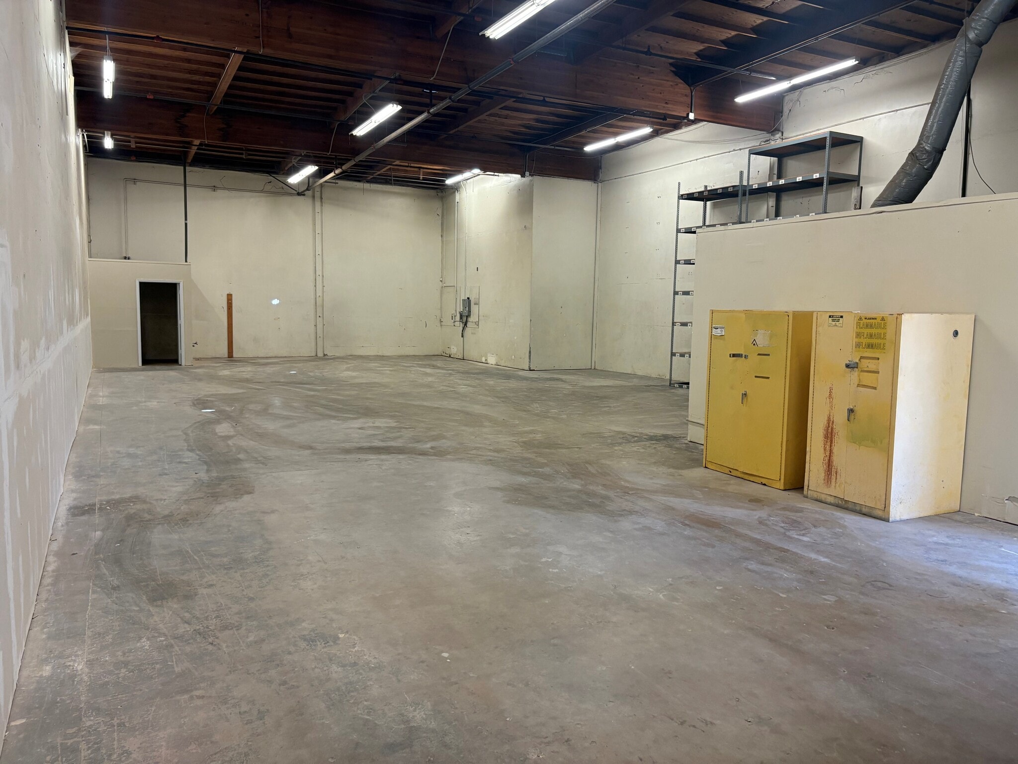8230 Alpine Ave, Sacramento, CA for lease Interior Photo- Image 1 of 3
