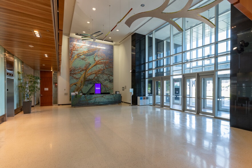 2505 Boul Laurier, Québec, QC for lease - Lobby - Image 3 of 7