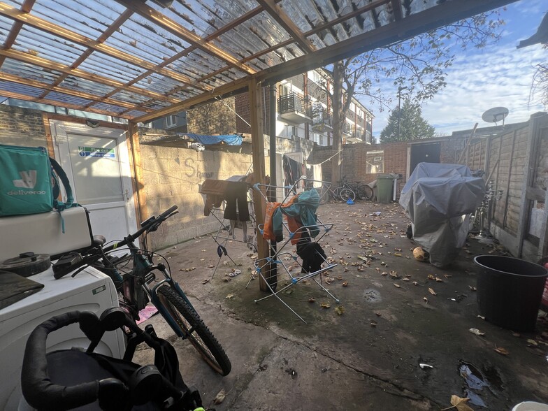 280 Barking Rd, Londres à louer - Photo du bâtiment - Image 2 de 9