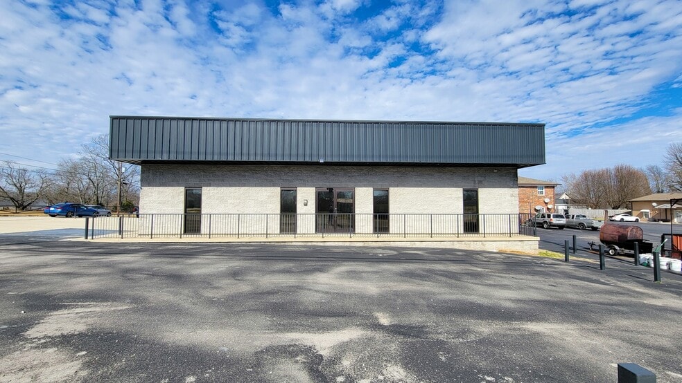 326 W Broad St, Smithville, TN à vendre - Photo du bâtiment - Image 1 de 10