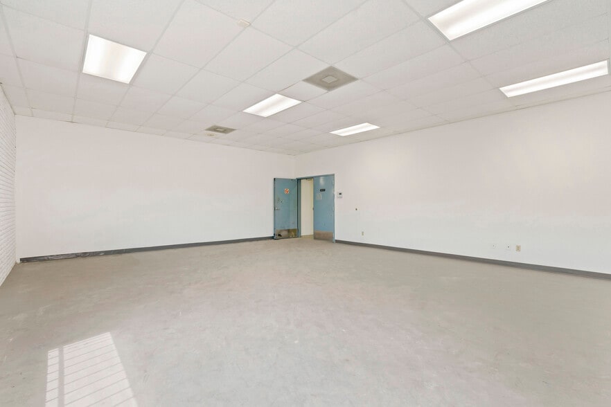 1350-1390 N Colorado St, San Antonio, TX for lease - Building Photo - Image 2 of 20