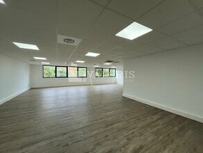 Bureau dans Vitrolles à louer Photo du bâtiment- Image 2 de 8