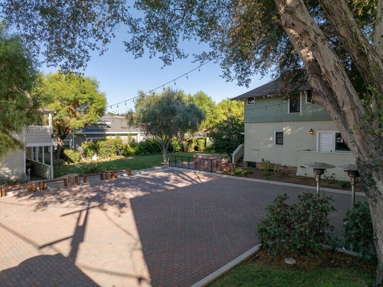 136-140 W 3rd Ave, Escondido, CA à vendre - Photo du bâtiment - Image 2 de 67