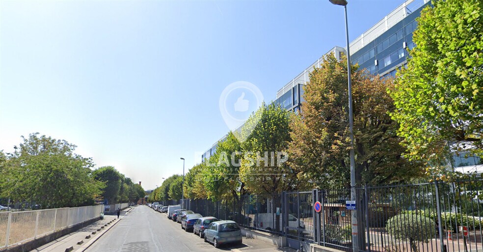 Bureau dans Saint-Denis à louer - Photo du bâtiment - Image 2 de 2