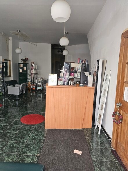 247-38 Jericho Turnpike, Floral Park, NY for lease - Building Photo - Image 3 of 3