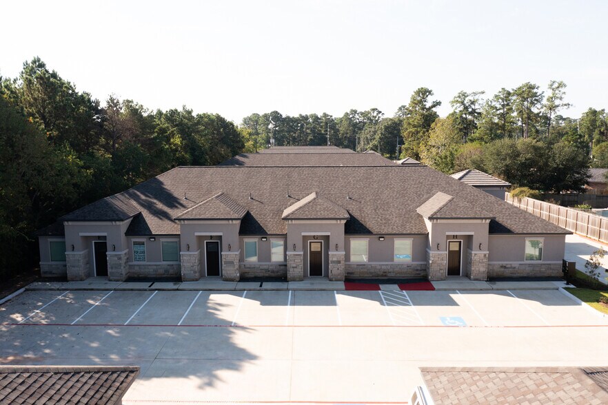 12422 Spring Cypress Rd, Tomball, TX à louer - Photo du bâtiment - Image 1 de 18