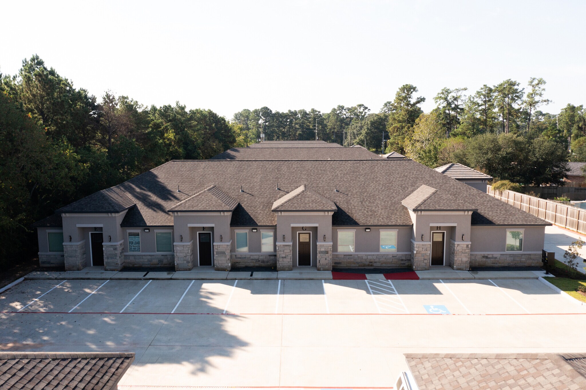 12422 Spring Cypress Rd, Tomball, TX à louer Photo du bâtiment- Image 1 de 19