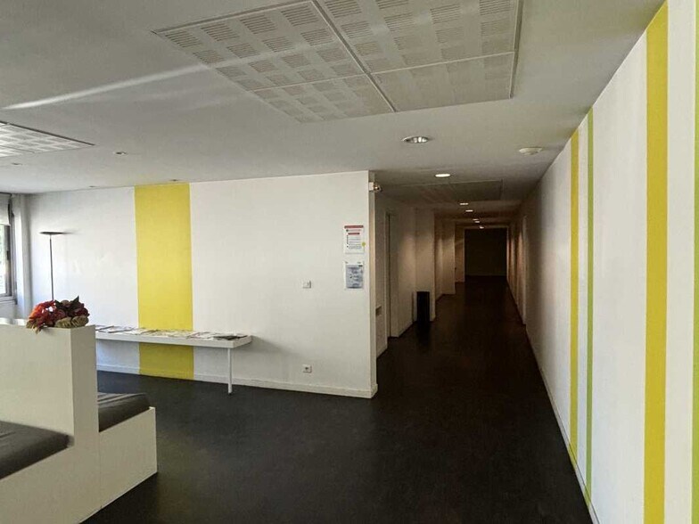 Office in Bordeaux for sale - Interior Photo - Image 3 of 9