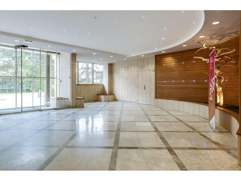 Bureau dans Vélizy-Villacoublay à louer - Hall d’entrée - Image 3 de 10