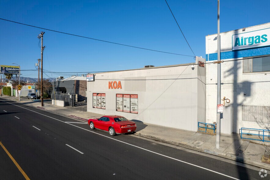 7306 Coldwater Canyon Ave, North Hollywood, CA à louer - Photo du bâtiment - Image 3 de 4