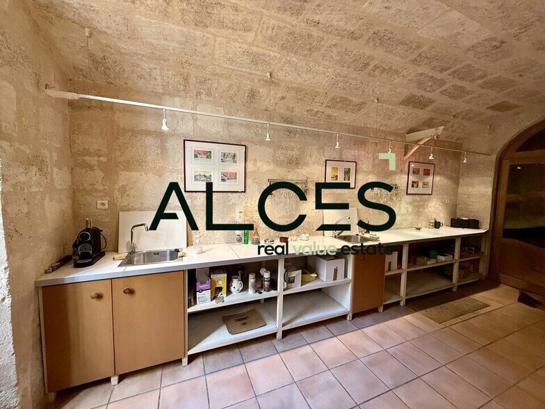 Office in Bordeaux for lease - Interior Photo - Image 3 of 5