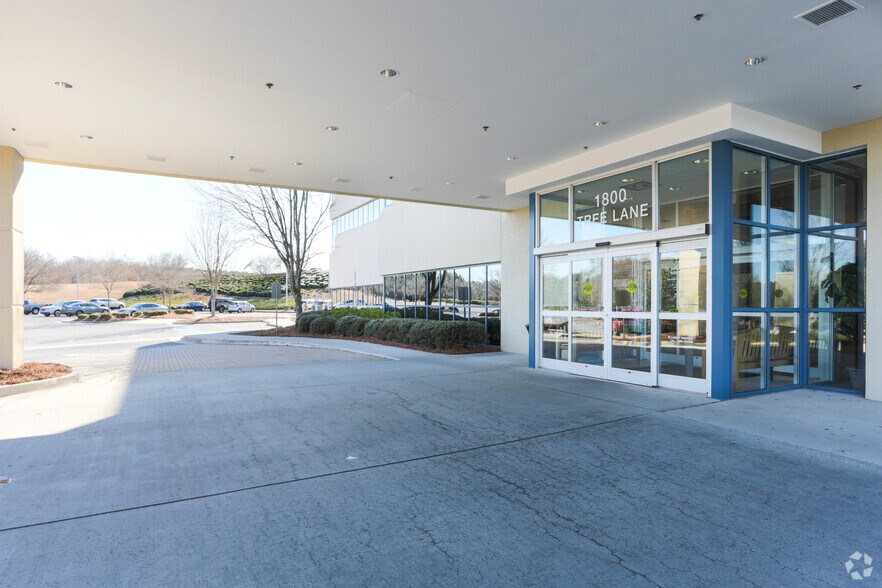 1700 Tree Lane Rd, Snellville, GA à louer - Photo du bâtiment - Image 3 de 7