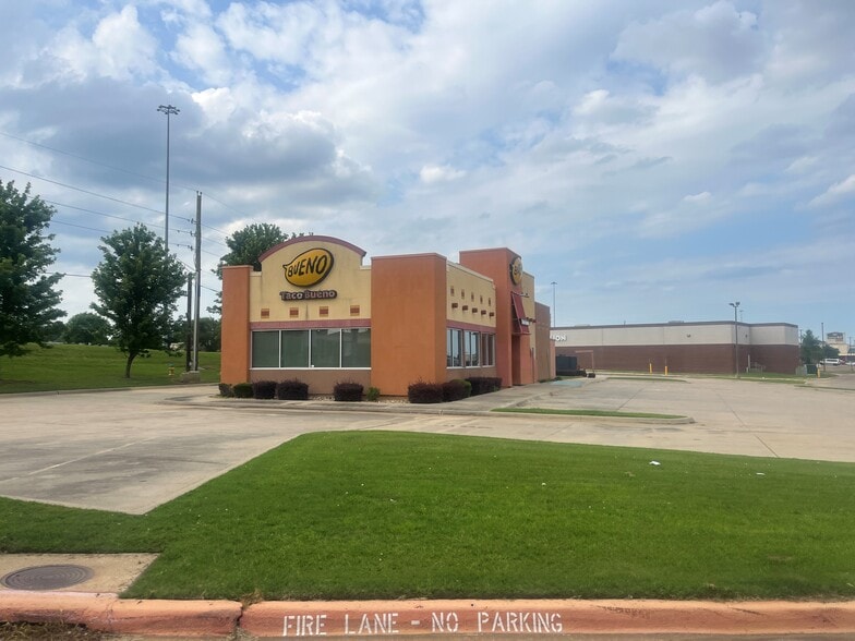 2400 Richmond Rd, Texarkana, TX à louer - Photo du bâtiment - Image 2 de 14