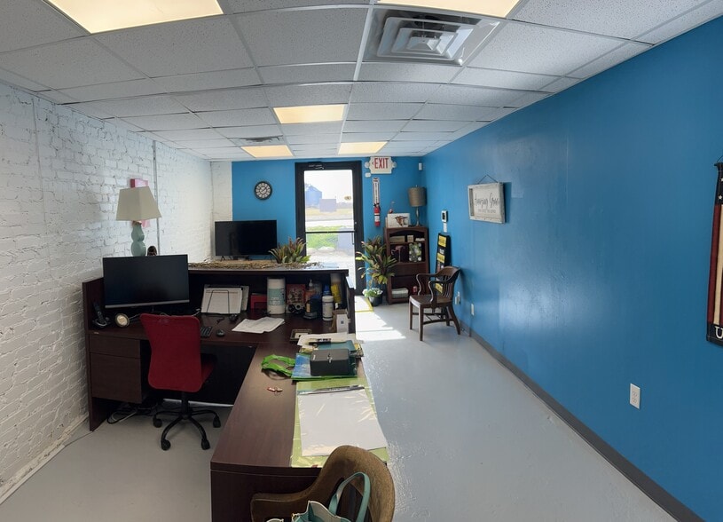 209 E McLeroy Blvd, Saginaw, TX for lease - Interior Photo - Image 3 of 7